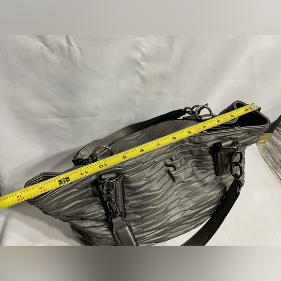 Womens Simply Vera Vera Wang Silver Gray Shoulder Bag great condition - Picture 6 of 11